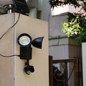 LED solarni reflektor sa senzorom pokreta primjer